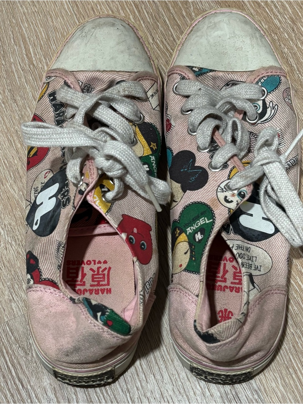 Pink Harajuku Converse sneakers with cartoon characters and text, size US 7.5